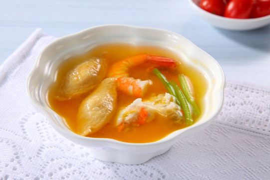 鲜蟹鱼豆腐盅