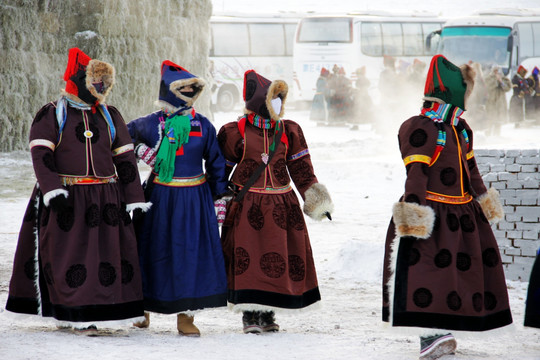 冬季蒙古族服饰