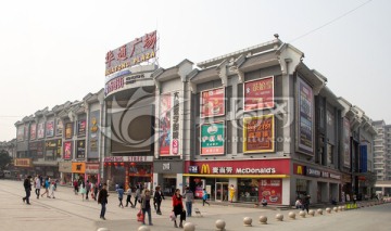 广州都市风光商业区人和华通广场