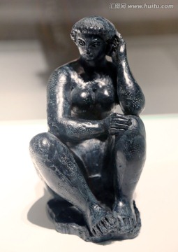 青铜吉娜塑像