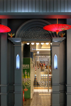 商场 大厅 装饰 庆典 红伞