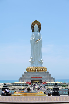 海南南山三面观音像