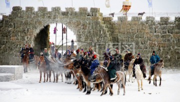 冬季那达幕骑马的蒙古族