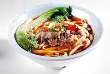 泡椒鸡杂刀削面