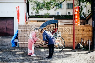 日本东京浅草寺礼仪