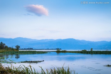 邛海湖景