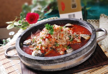 石锅藿香鲫鱼