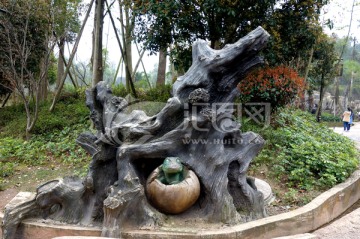 雕塑 恐龙出壳 乌木 树根