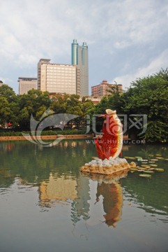 红鲤鱼雕塑 地王大厦
