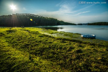 山林湖泊草地黄昏