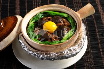 仔窝蛋牛肉煲仔饭