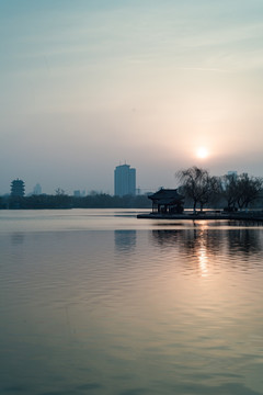 大明湖日出