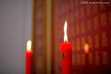 两支春节祭祀红蜡烛特写