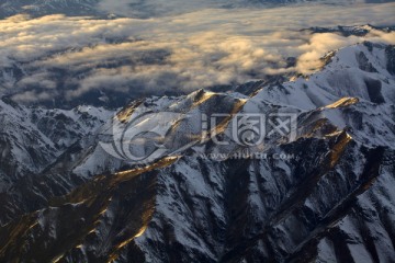 航拍雪山