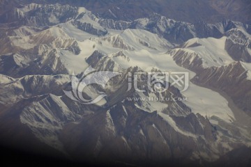 航拍雪山