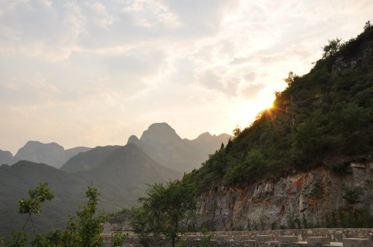 青山斜阳