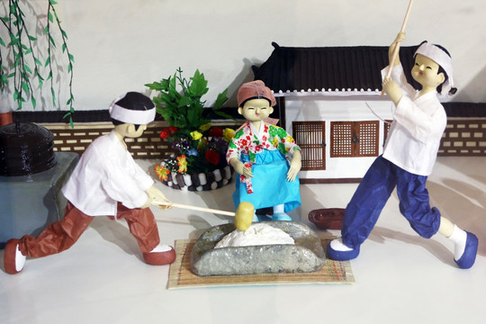 朝鲜族人物塑像