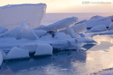 冰湖