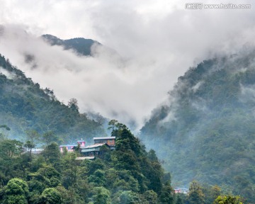 独龙江山里人家