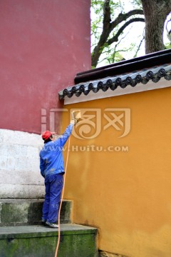 寺庙围墙喷漆作业