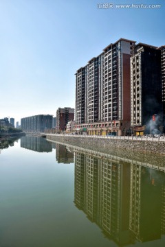 河中小景