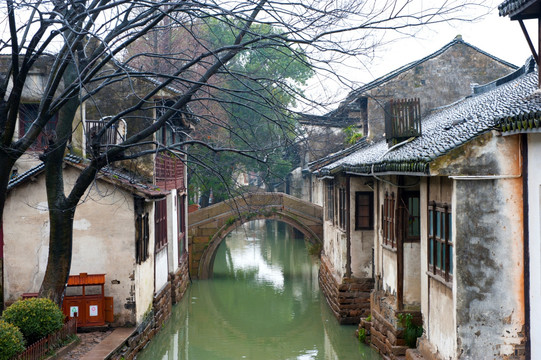 苏州昆山周庄冬天雨景