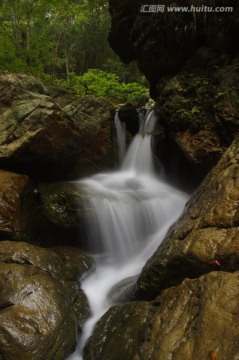 山涧流水