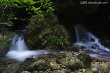 山涧溪水