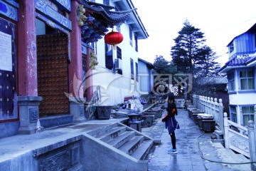 虔诚 烧香 寺庙建筑 求神拜佛