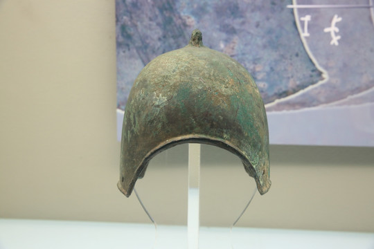 青铜盔