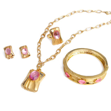 粉色宝石金链