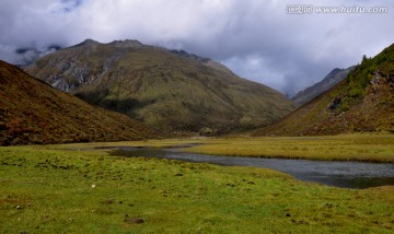 山谷河流