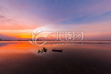 上海滴水湖夕阳风光