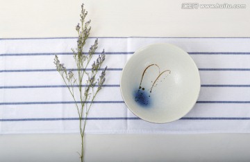 简洁素雅手绘陶瓷面碗