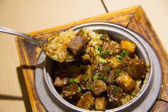 日式美食 石锅牛肉粒饭