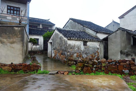 村庄雨景