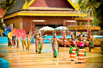 泰国泼水节表演