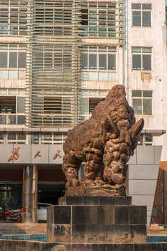 郫县犀浦犀牛雕塑