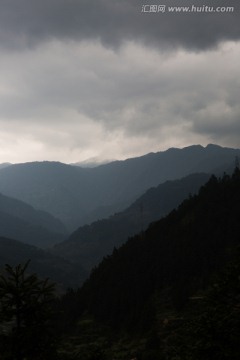 山脉和天空