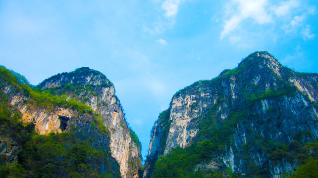 巨石  大山  蓝天白云