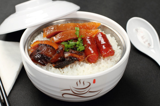 腊肉红肠饭