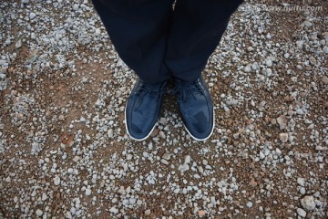 泥石路面 鞋子