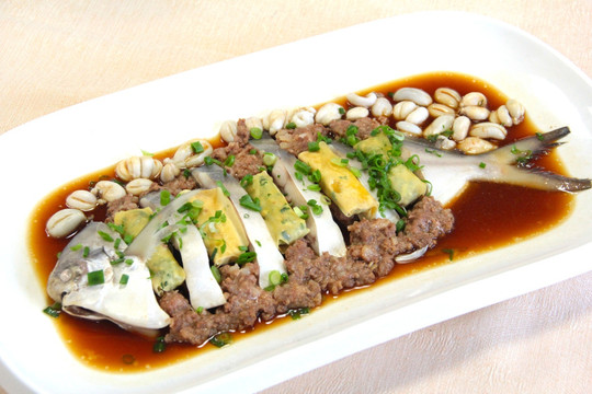 农家蒸鲳鱼