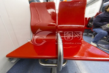 上海16号线车厢红色座椅
