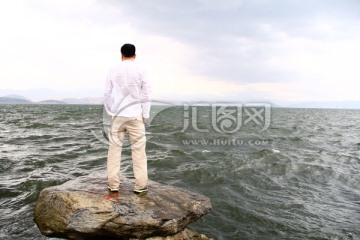 男人背影