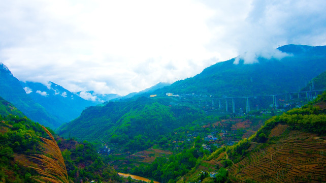 崇山峻岭  大山