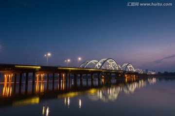桥梁夜景