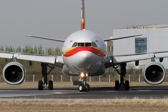 海南航空客机在北京首都机场