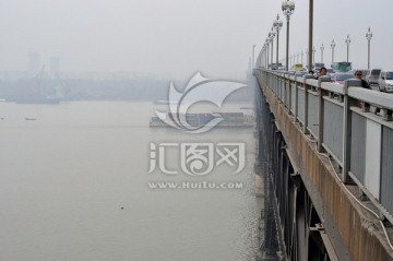 南京长江大桥侧面