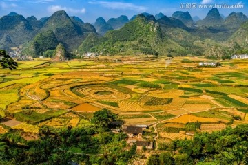 万峰林田园风光